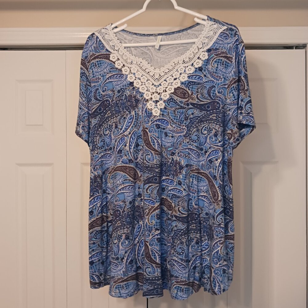 #122 3/$18 - Amydeer Blue/White Short Sleeve Top Size XL